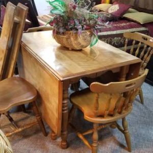 Stunning Maple Drop Side Table w/ 2 Leaves!!