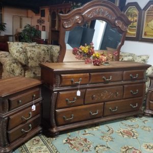 Beautiful Dresser and Nightstands!!